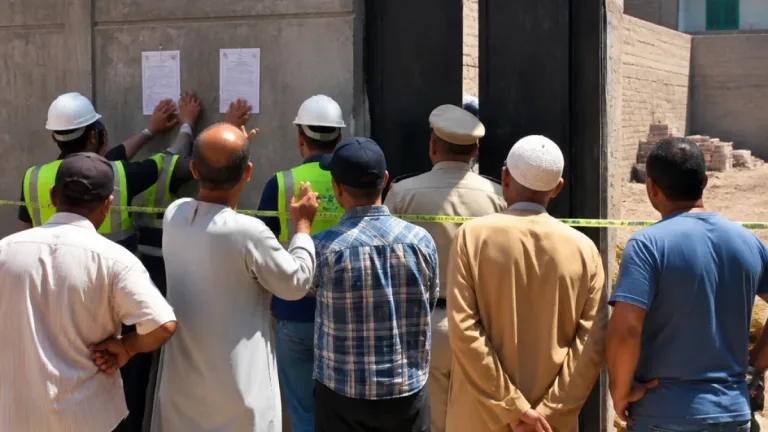 نزاع سور وبوابة حديدية في طنطا يحول شارعًا إلى ملف أمام النيابة بعد إزالة وترخيص لاحق