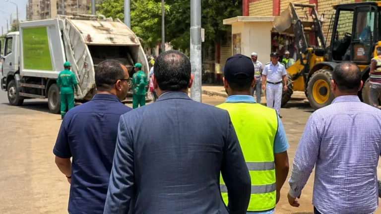 محافظ الجيزة يوقف مسؤولين للتحقيق ويأمر بحملات نظافة مكثفة حول المدارس