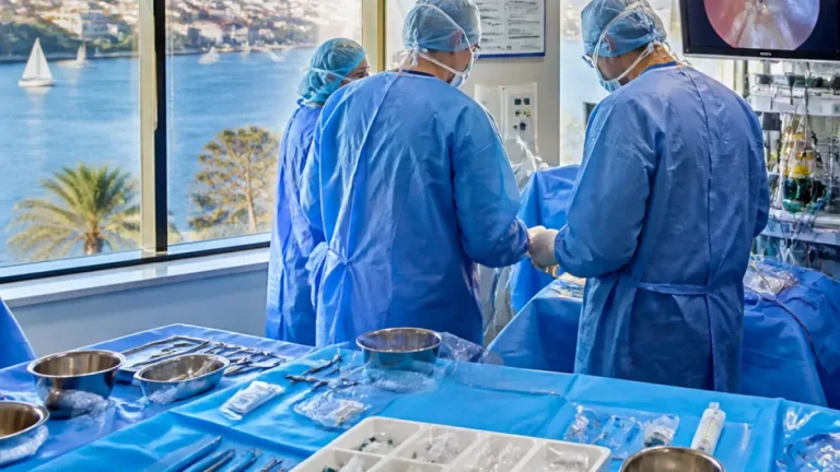 نجاح 8 عمليات زراعة قوقعة بأسوان وارتفاع الإجمالي إلى 36 منذ انضمام المستشفى للتأمين الصحي