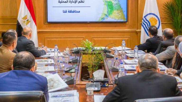 محافظ قنا يشارك محافظ أسوان في ورشة إقليمية لتطوير نظم الإدارة المحلية وتنمية الموارد