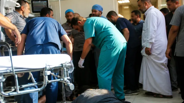 مأساة فى مستشفى الطوارئ بالمنصورة: وفاة أم ثم سقوط ابنها وما لبث أن فارق الحياة