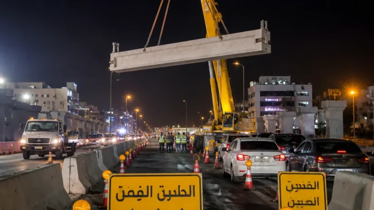 غلق ميدان رامو أيامًا لإكمال رفع الكمر الخرساني ضمن أعمال القطار الكهربائي السريع