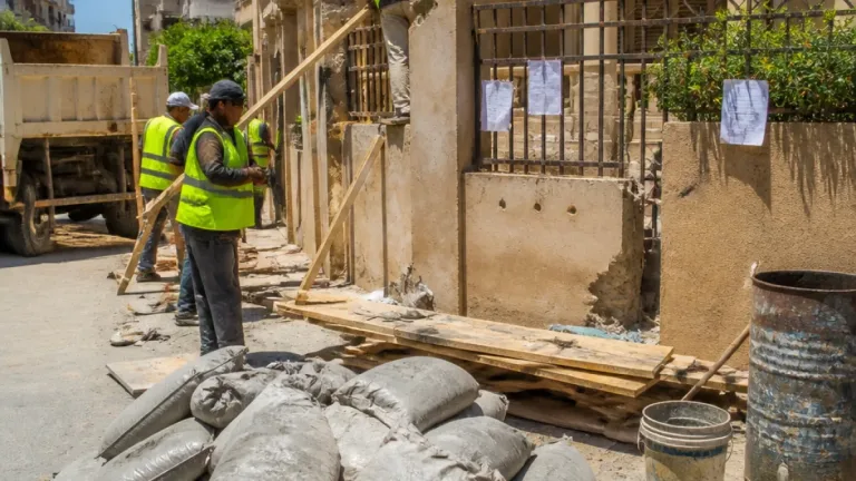 حملات مكثفة بالإسكندرية.. ضبط وإزالة 9 مخالفات بناء وتحرير إجراءات قانونية فورية