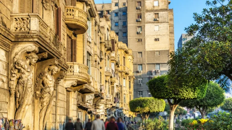 وسط البلد في القاهرة: معركة لاستعادة جمال المدينة وحماية عمائرها التاريخية