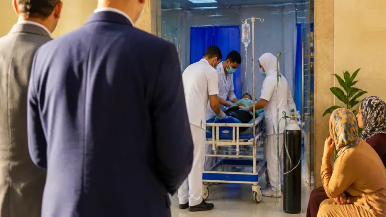 محافظا الشرقية والإسماعيلية يتفقدان مصابي حادث «الدواويس» ويطمئنان على حالة 15 عاملًا