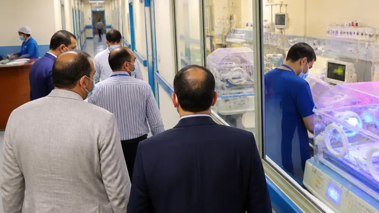 وكيل صحة الشرقية يتفقد مستشفى الزقازيق العام ويؤكد تسريع أعمال التطوير