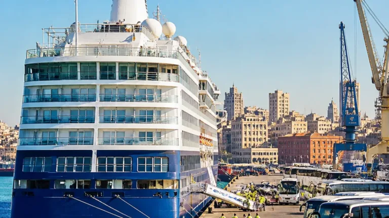 ميناء غرب بورسعيد يستقبل السفينة السياحية «ASTORIA GRANDE» وعلى متنها 823 شخصًا