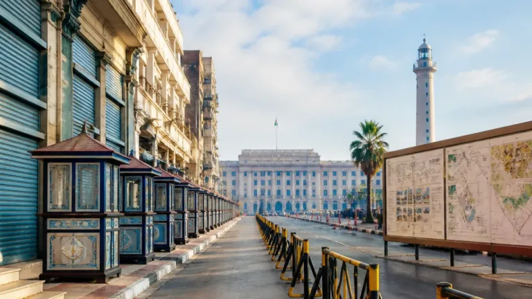 محافظ بورسعيد يوجّه بحصر المحلات الشاغرة وتحويلها إلى «أسواق حضارية» على الطرق الرئيسية