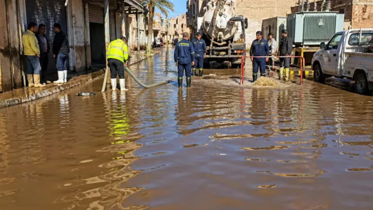 متابعة ميدانية في بني سويف لحل أزمة الصرف الصحي ومحول الكهرباء بقرية معصرة أبو صير