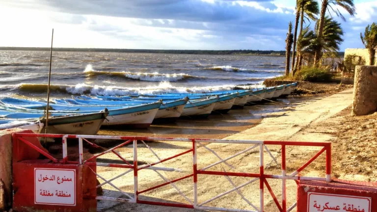 إدارة بحيرة البردويل تغلق المسطح المائي مؤقتاً تحسباً لاضطراب الأحوال الجوية