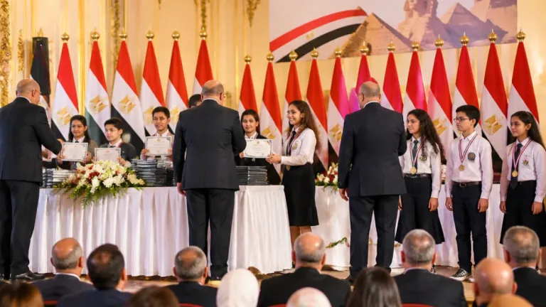 محافظ القاهرة يشارك في حفل «حماة الوطن» لتكريم أوائل الشهادات ويشيد بدور المجتمع والدولة