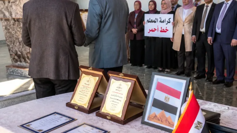 وزير التربية يكرم مديري مدرستين بالقليوبية بعد جدل زيارة المحافظ: «كرامة المعلم خط أحمر»