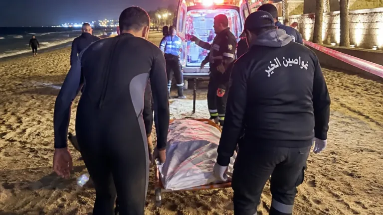 انتشال جثمان شاب من شاطئ النخيل بالإسكندرية بعد ساعات من البحث