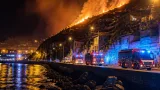 Incendio en el monte de la Tortuga afecta a zonas habitadas y es visible desde Ceuta