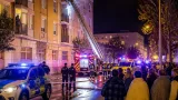 Incendio en Roquetas de Mar deja dos heridos y obliga a desalojar a vecinos en Almería