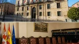León otorga la Gran Cruz Legio VII a los alcaldes de la etapa democrática