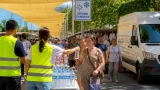 Torrejón de Ardoz refuerza medidas por la ola de calor: alcalde reparte agua y activan refugios