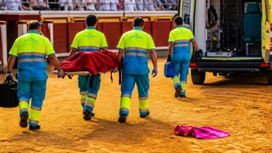 Albacete: trasladan al Hospital Quirón a Damián Castaño tras fuerte cogida en la plaza