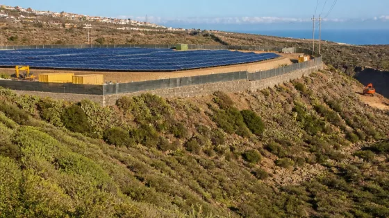 Arona aprueba macroplanta fotovoltaica de casi 5 MW pese a objeciones ambientales y paisajísticas