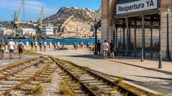 Cartagena exige recuperar el tren directo a Madrid y fechas concretas para el AVE