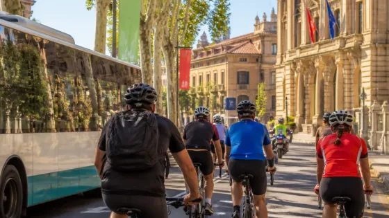 Mark Wagenbuur recorre Pamplona y pone el foco en la bicicleta como medio cotidiano