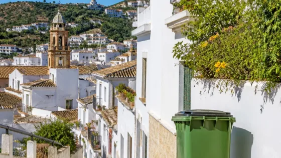Vélez-Málaga mantiene bonificaciones de hasta el 95% en la tasa de residuos para hogares vulnerables