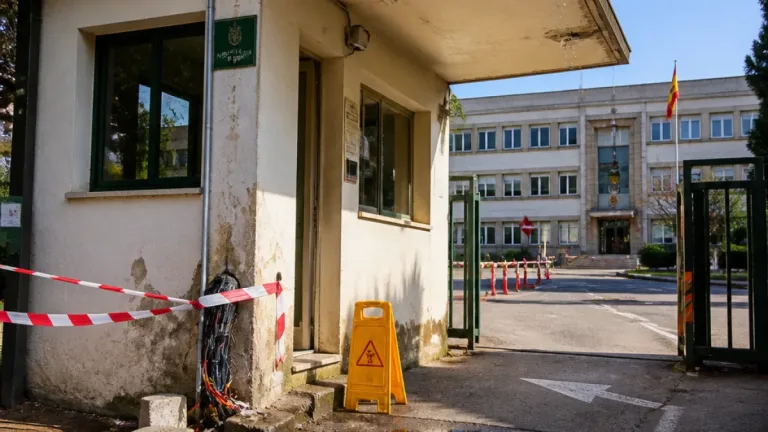AUGC alerta de filtraciones en la garita de la Comandancia de Lugo que mantienen riesgos laborales