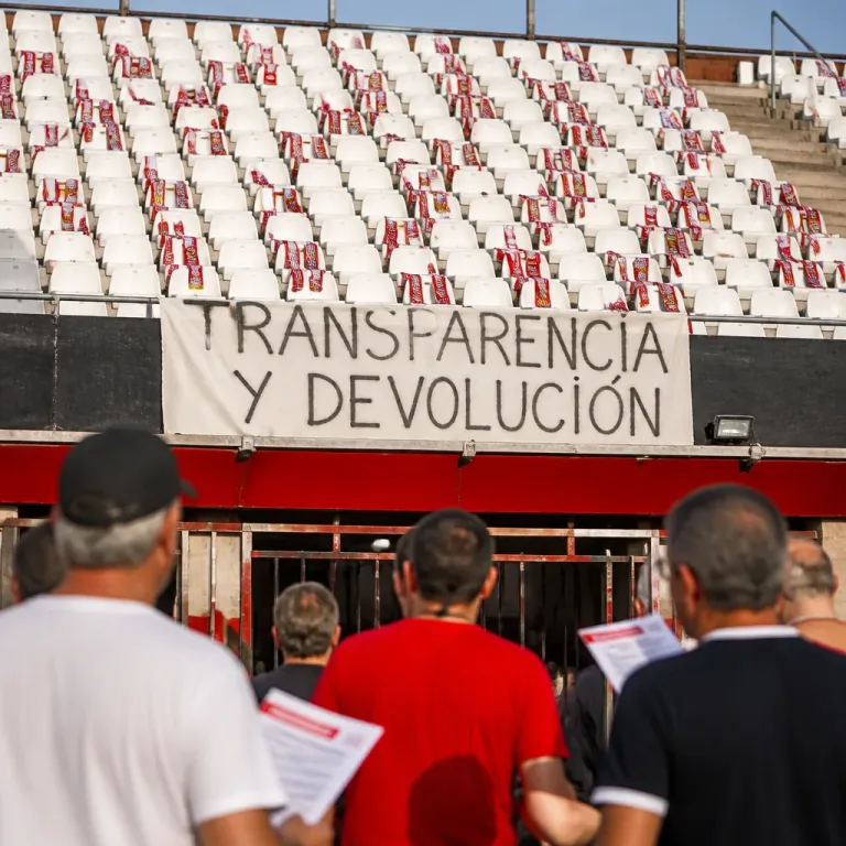 Las peñas del Rayo anuncian que no acudirán a Butarque ni a estadios fuera de Vallecas