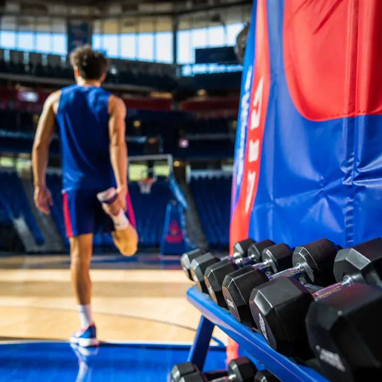 Los 76ers confirman que Joel Embiid llega al curso en un verano «muy positivo» para su salud