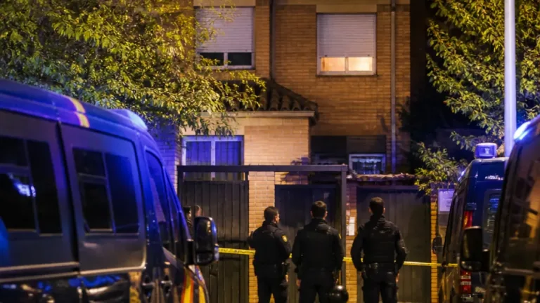 Detenidas 16 personas por una red de explotación sexual en un chalé de Móstoles
