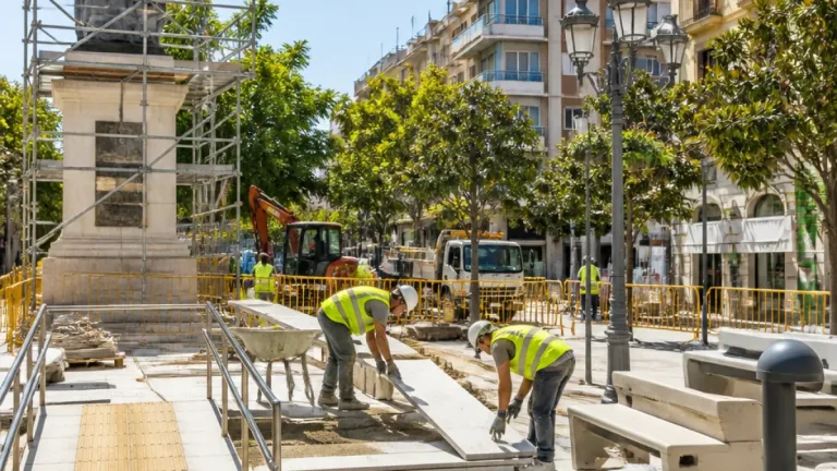 Fuengirola licita la reforma de la plaza Luis Braille para mejorar accesibilidad y drenaje