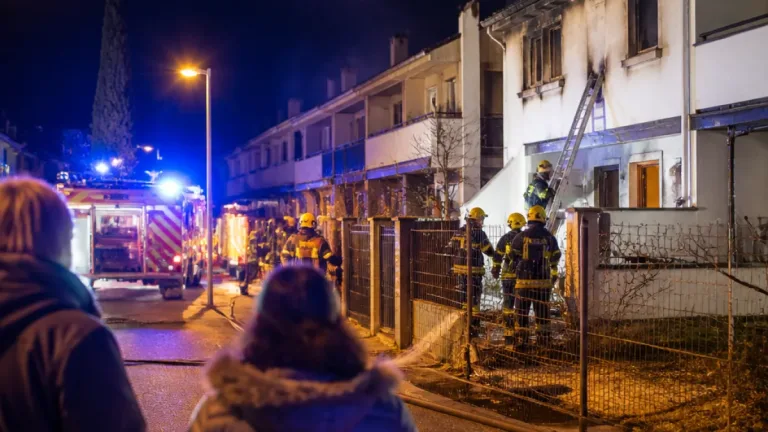 Incendios simultáneos en urbanización Calalberche de Toledo dejan un herido por inhalación
