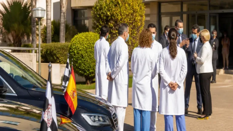 La ministra de Sanidad visita Ceuta tras la alerta por la situación sanitaria