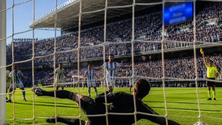 Málaga empata 0-0 con el Levante en La Rosaleda tras un penalti fallado y un gol anulado