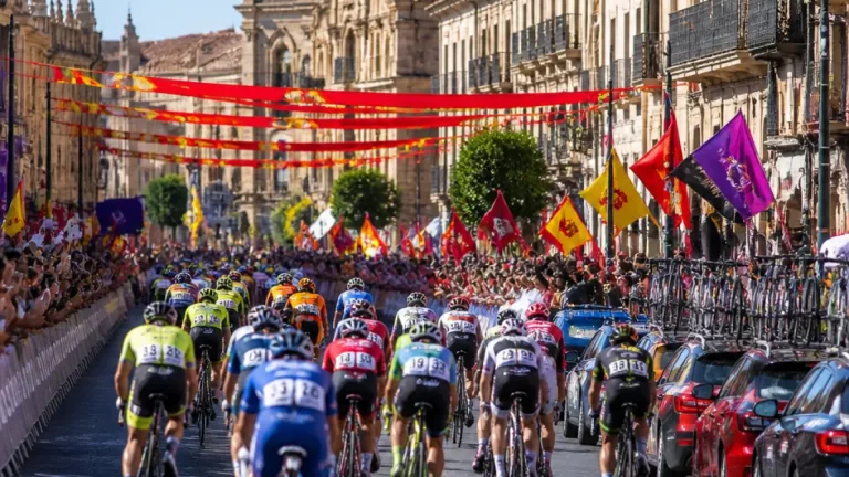 Miguel Moya se adjudica la Vuelta Ciclista y Salamanca vive la llegada en San Pablo
