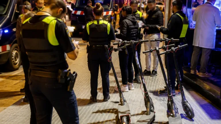 Operativo policial en L'Hospitalet de Llobregat identifica a 199 personas y eleva controles en estaciones y avenidas