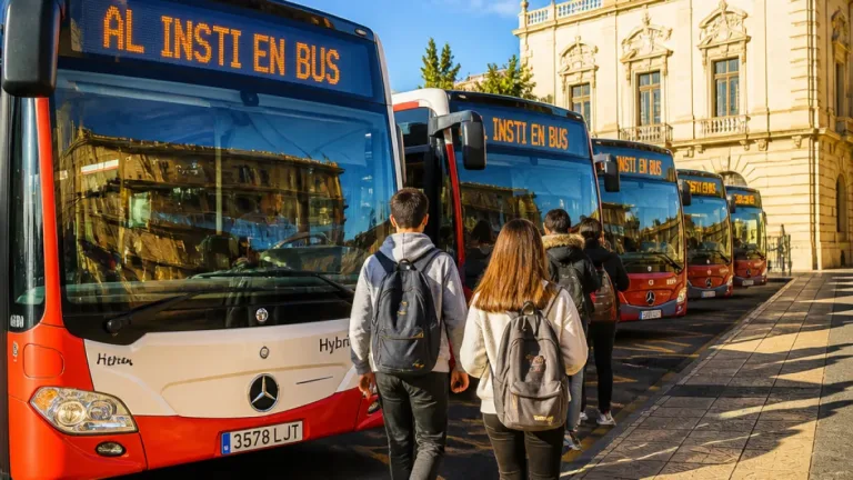 Reus incorpora cuatro autobuses híbridos y aumenta un 25% la flota para el curso escolar