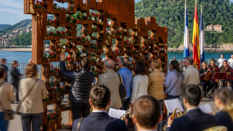 San Sebastián rinde homenaje a las víctimas del franquismo en el 90.º aniversario de la ocupación