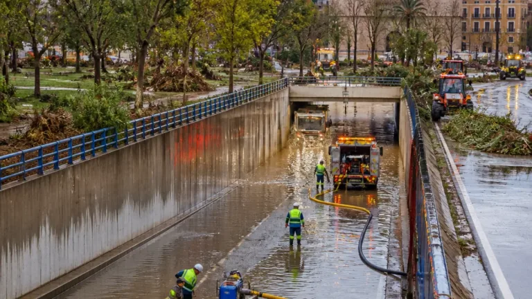 Valencia registra daños y cortes por la tormenta torrencial que afectó a la ciudad y su área