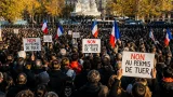 À Paris, plusieurs milliers de manifestants dénoncent « le permis de tuer » avant l’examen au Sénat