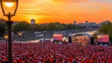 À Paris, un « karaoké géant » rassemble près de 10 000 fans avant les concerts de Céline Dion