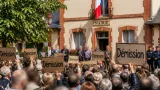 À Sassetot‑le‑Mauconduit, près de 200 personnes exigent la démission du maire condamné
