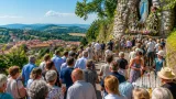 À Tagnon, la réplique de la grotte de Lourdes retrouve les fidèles pour l’Assomption