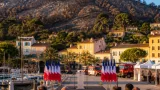 Après les feux du Var, Macron promet les mêmes dispositifs d’aide qu’en Gironde