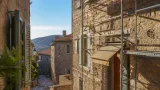 En Corse‑du‑Sud, les ABF cherchent l’équilibre entre patrimoine et adaptation climatique