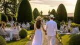 François Hollande et Julie Gayet, complices et tout de blanc vêtus au pique‑nique d’Eyrignac
