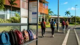 Manque de transports : l’École de la Deuxième Chance de Rivière‑Salée confrontée à un risque massif de décrochage