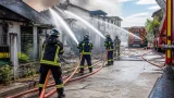 Matoury : un violent incendie détruit plusieurs maisons dans le quartier d’Abriba, aucun blessé