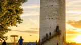 Tours : visite au coucher du soleil de la tour Charlemagne et initiation au disc‑golf à la Gloriette