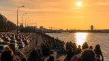 Une éclipse solaire exceptionnelle émerveille la Loire‑Atlantique, foule et prudence au rendez‑vous